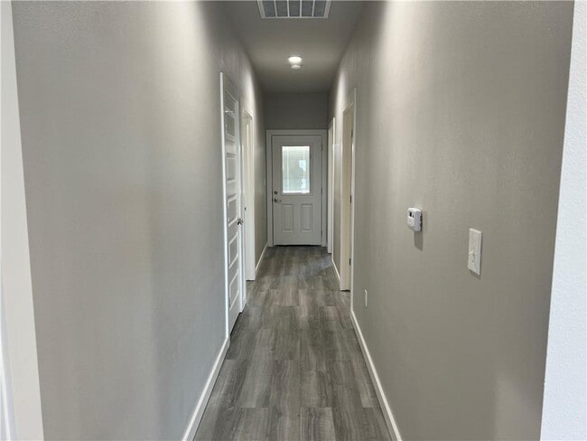 Building Photo - 600 Fir Ln