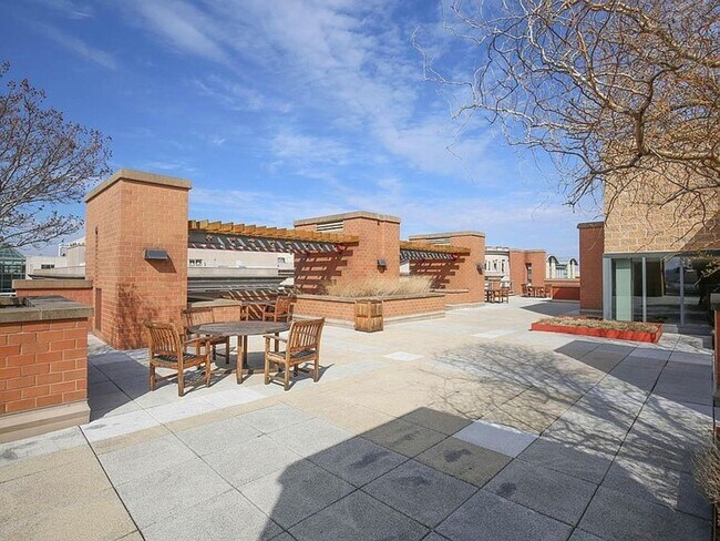 Building Photo - $400 Off! Professionally Managed, Spacious...