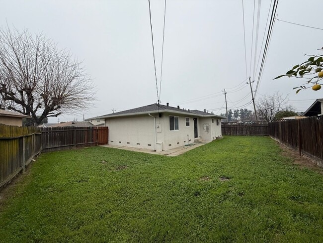 Building Photo - 3 bedroom single story in Manteca!