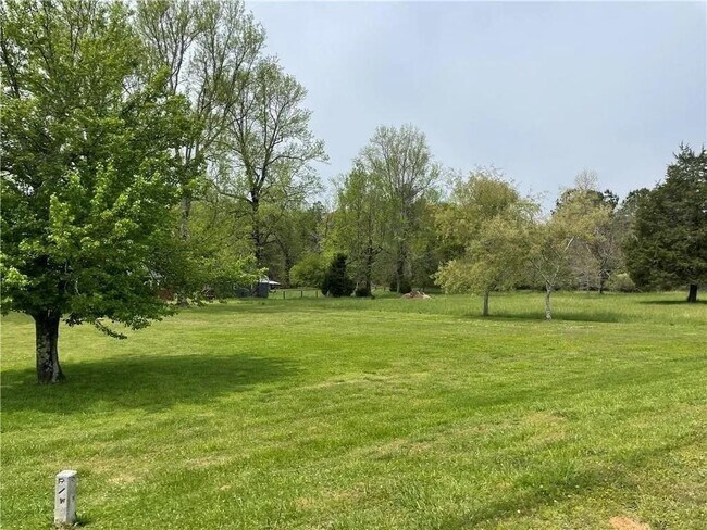 Building Photo - 3633 Loganville Hwy SW