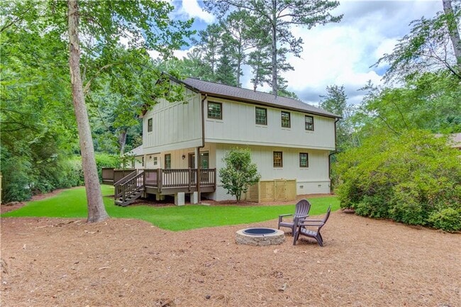 Building Photo - 770 Crest Valley Dr NW