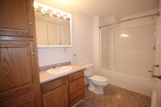 Building Photo - 341 Lynn St