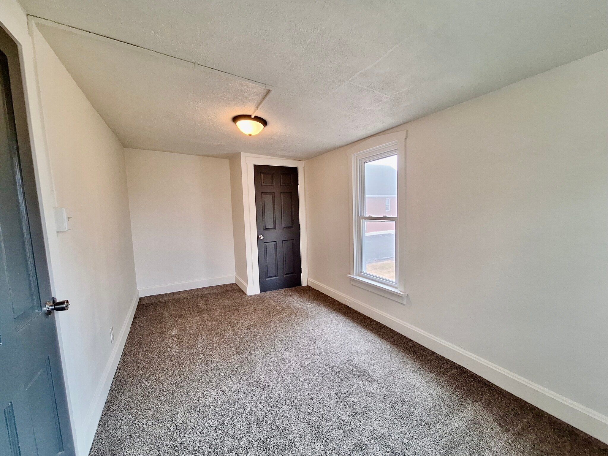 Building Photo - 258 S Spruce St