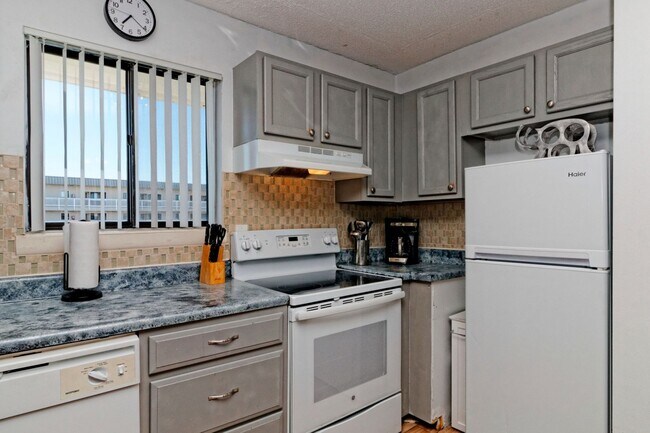 Building Photo - Furnished 2BR/2BA on Hilton Head - Hilton Head Resort Community - Available Now