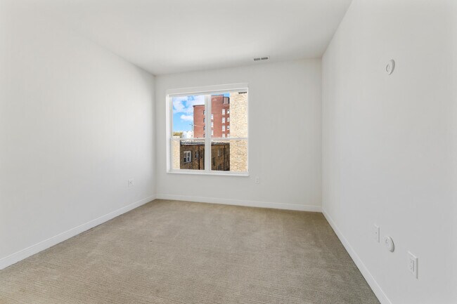 Building Photo - 5945 6th Ave