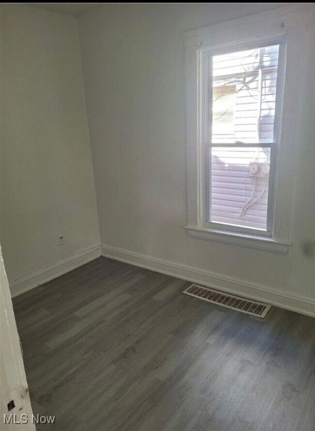 Building Photo - 709 E 126th St