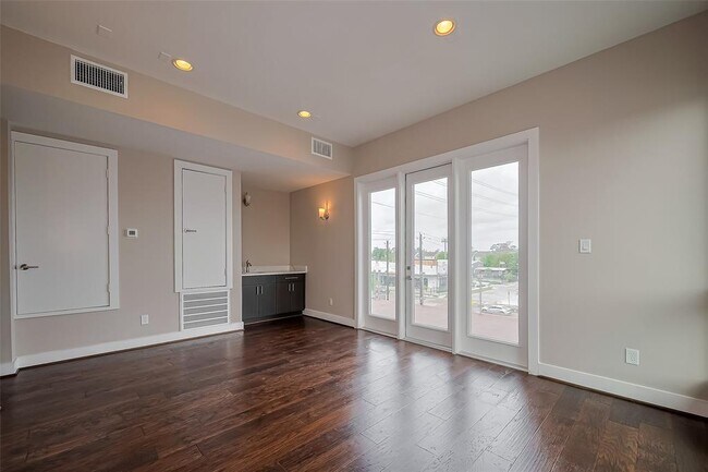 Building Photo - 1305 Laird St