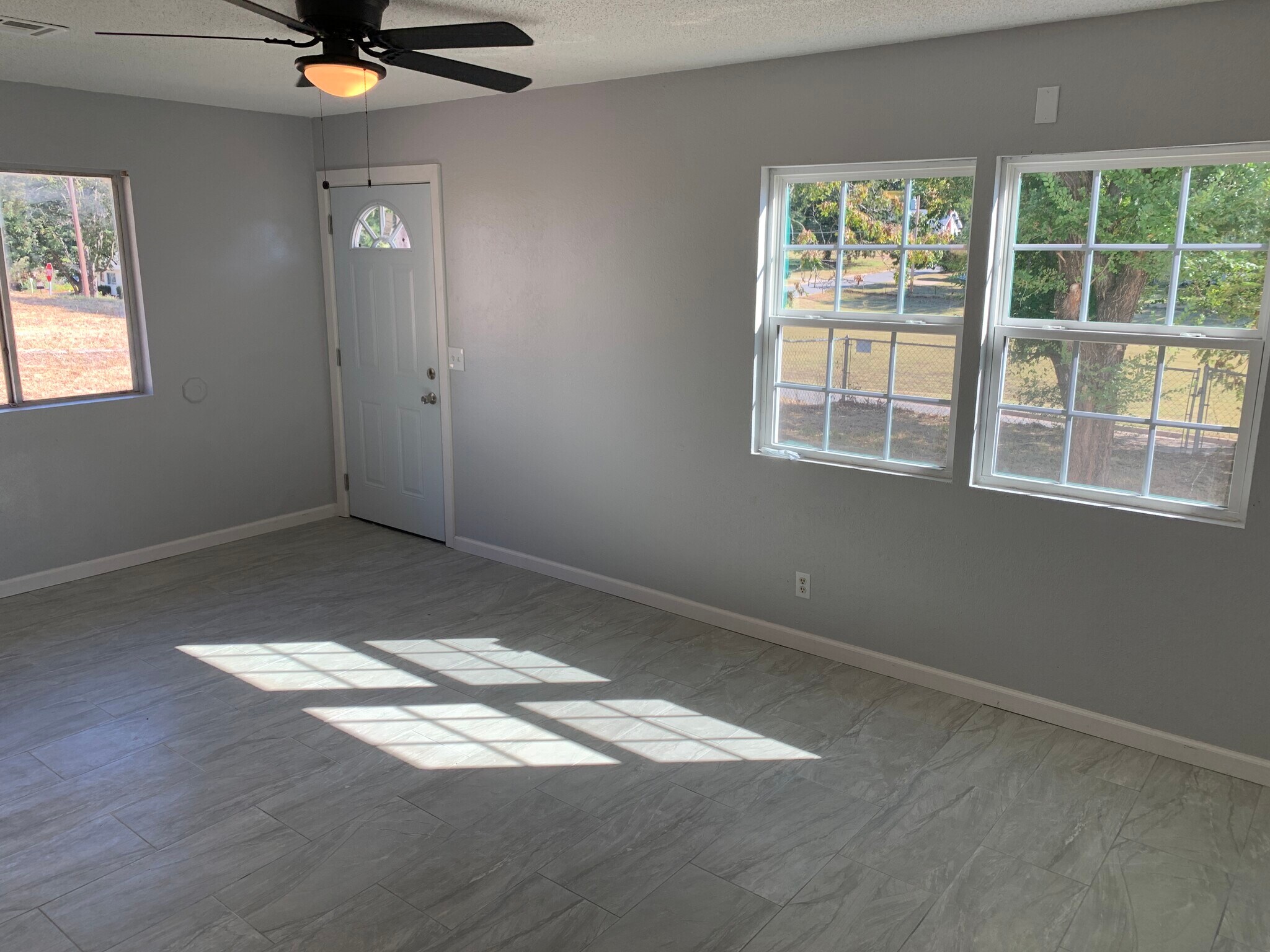 Building Photo - 1016 N Roosevelt Ave