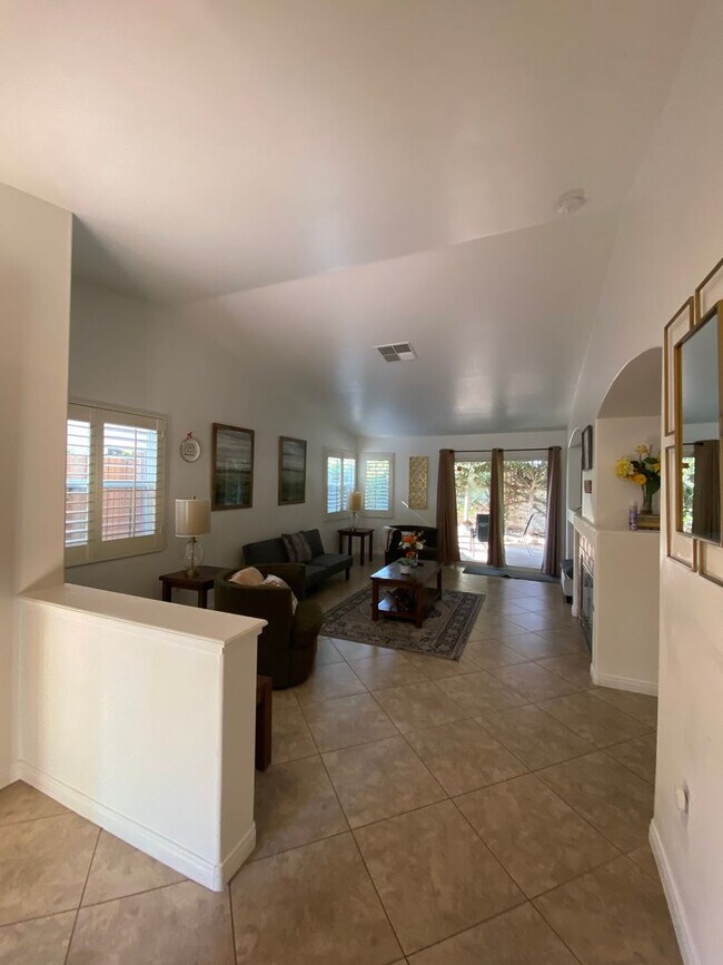 Building Photo - Gated Community of Grand Island in Seven Oaks 2 BD 2 BA Gorgeous House