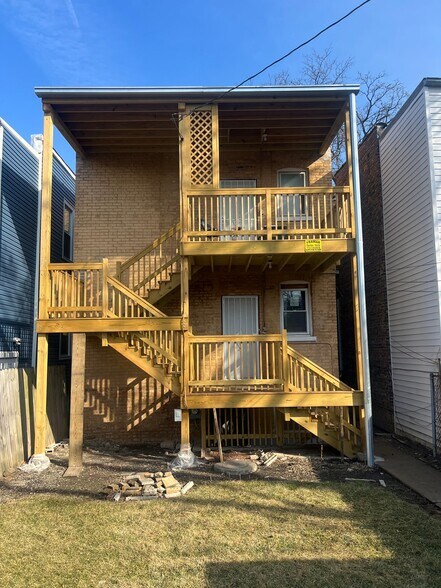 Building Photo - 6736 S Wood St