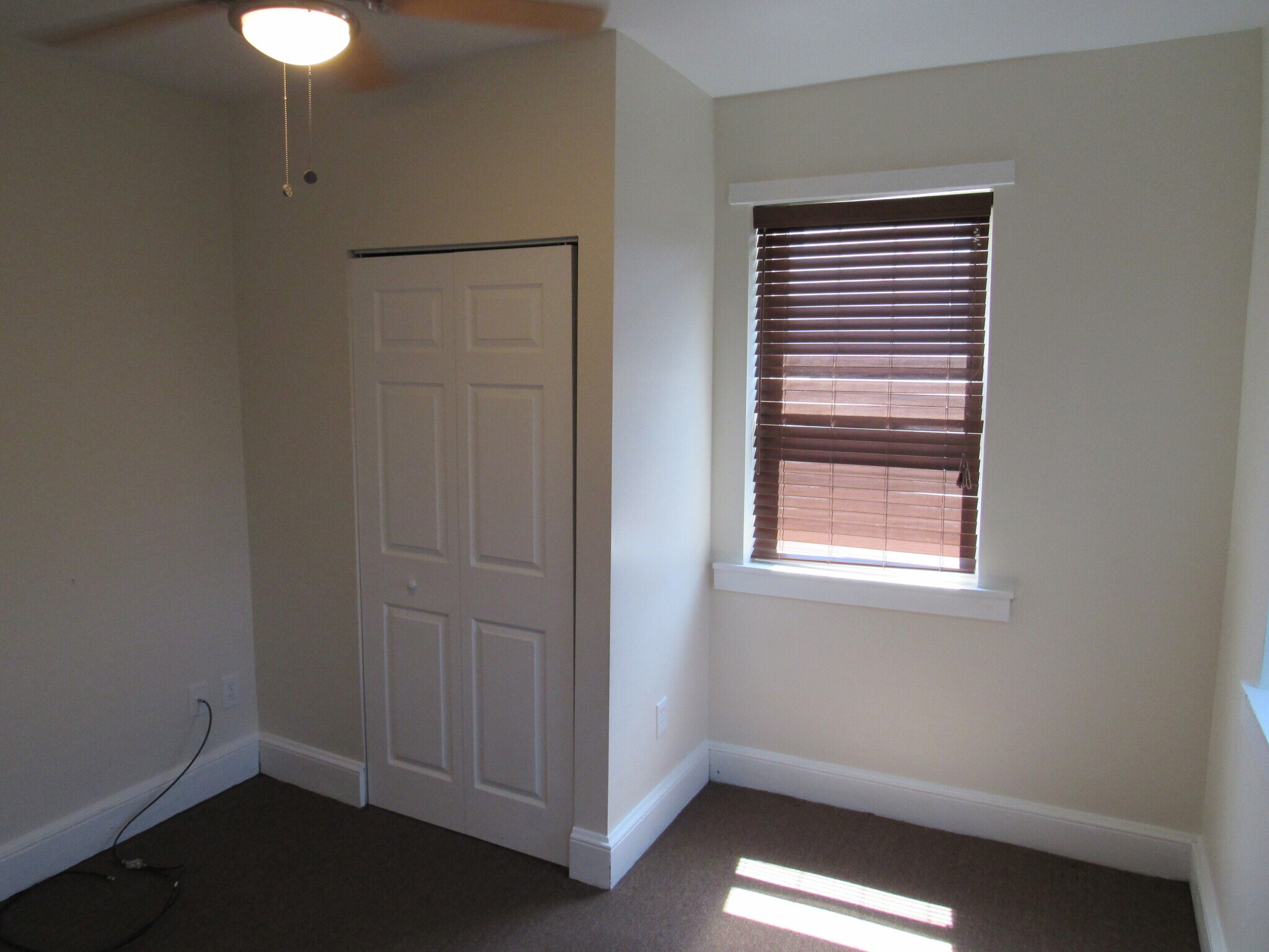 Building Photo - 132 Main St