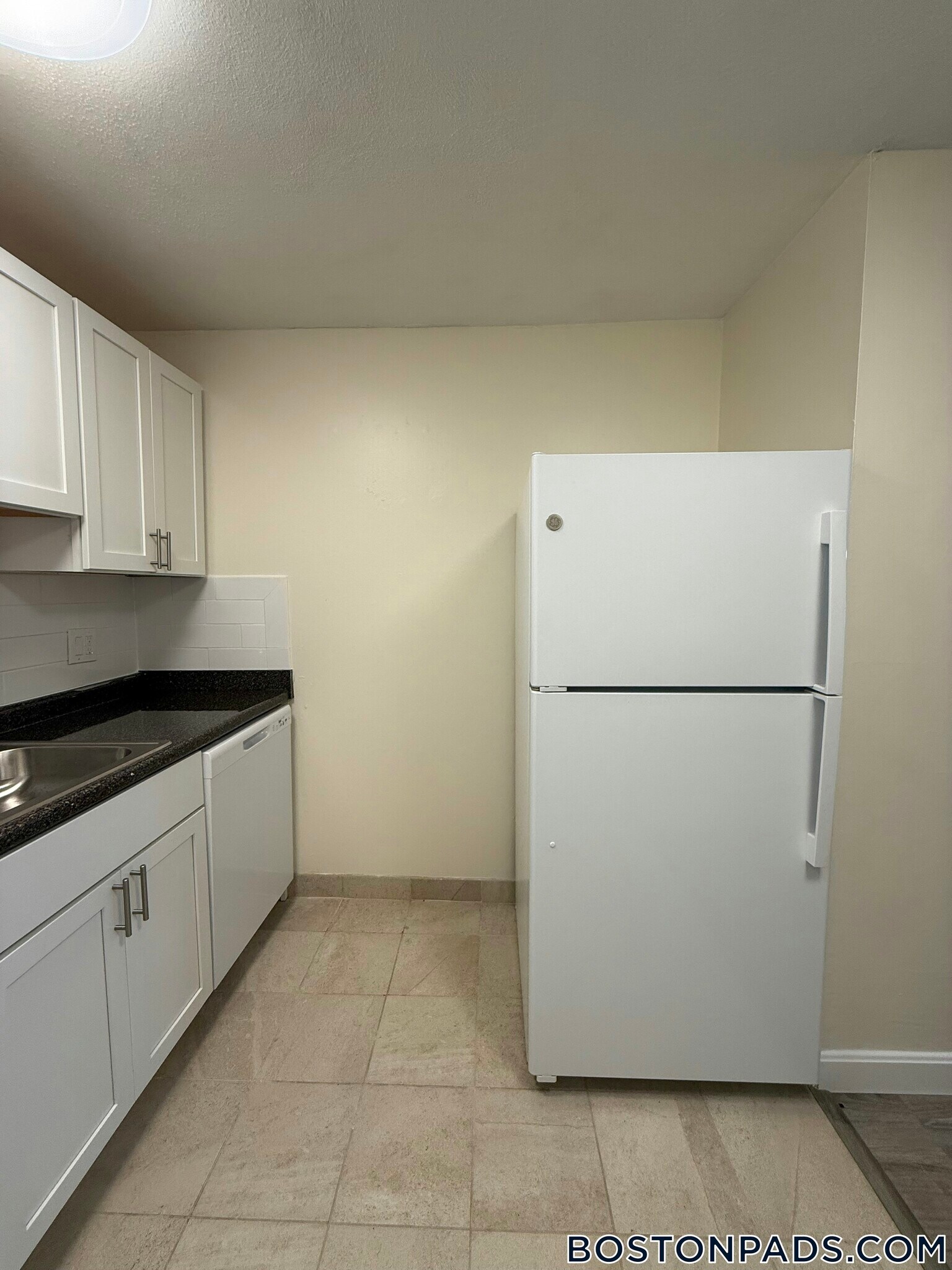 Building Photo - 84 Gardner St