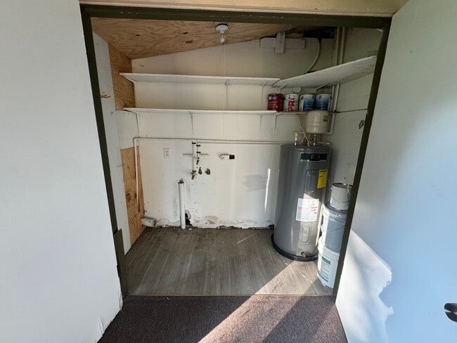 Building Photo - RENOVATED 3/2 TOWNHOUSE MOVE IN READY!