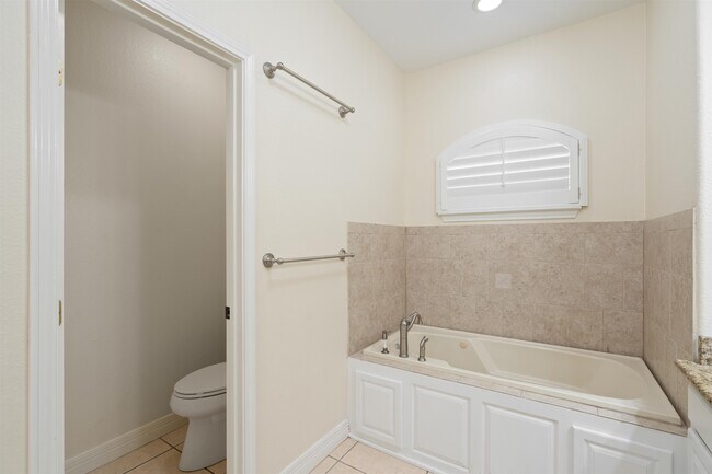 Building Photo - 206 Saddle Blanket