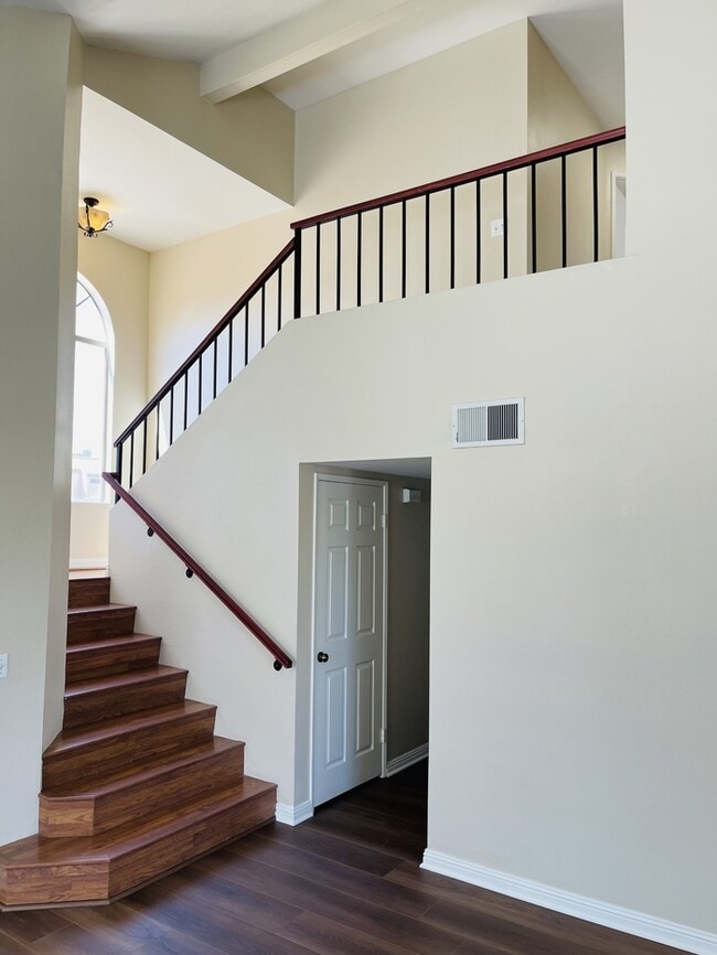 Building Photo - Provence Dr.