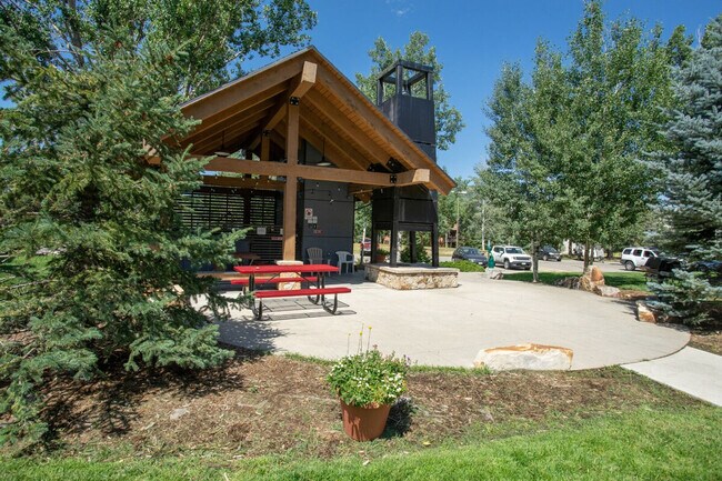 Building Photo - 2875 Village Dr