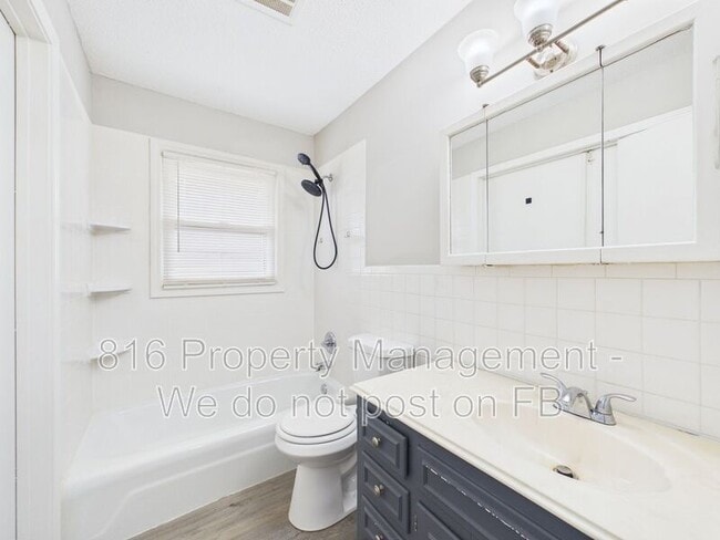 Building Photo - 817 N Choctaw Ave