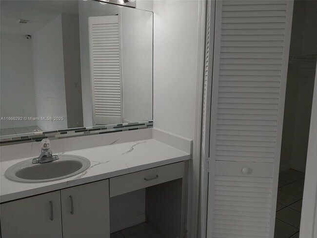 Building Photo - 2424 SW 143rd Pl