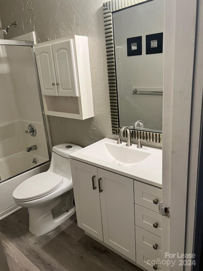 Building Photo - 6420 Old Pineville Rd