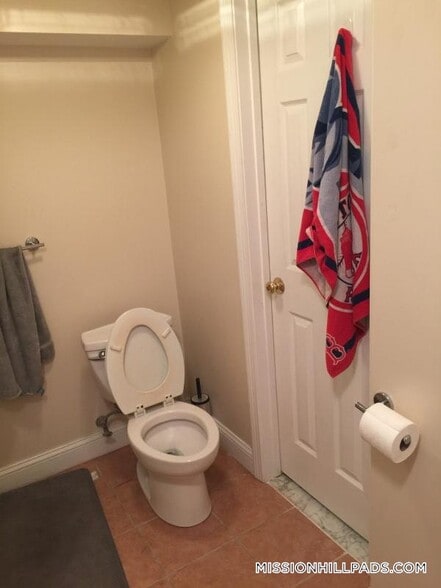 Building Photo - 887 Huntington Ave