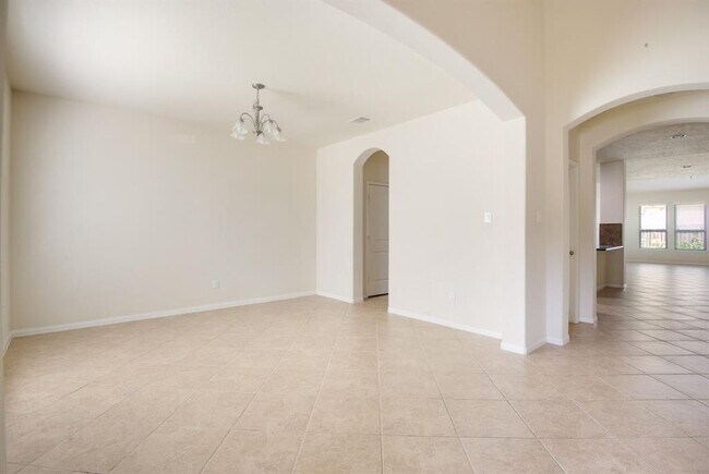 Building Photo - 24922 Clover Ranch Dr