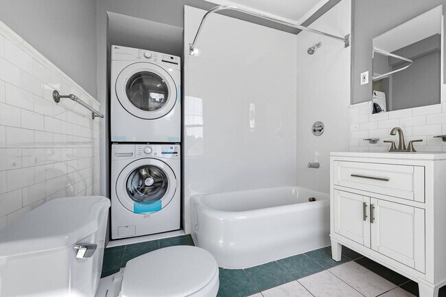 Building Photo - 165 Park Ave