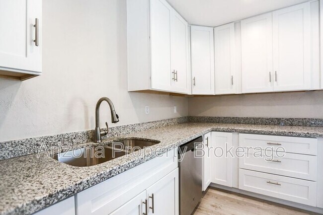 Building Photo - 8513 E Mariposa Dr
