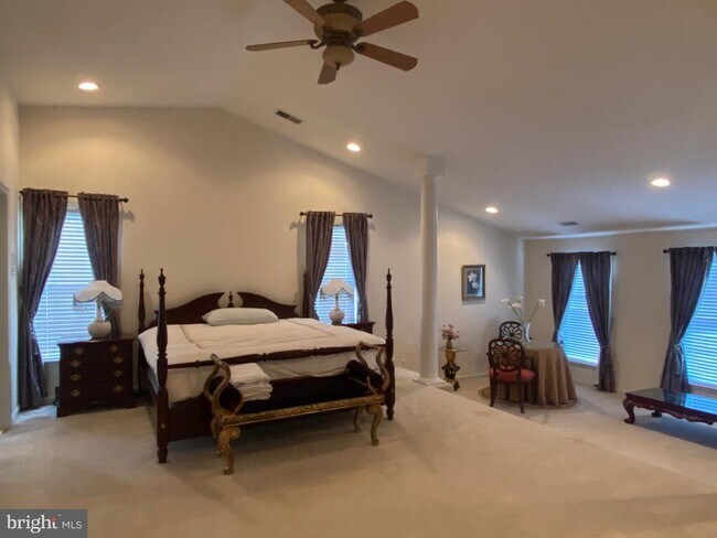 Building Photo - 42084 Bear Tooth Dr