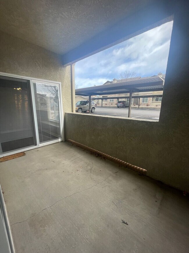 Building Photo - Discover Your Dream Lifestyle: Luxury Cond...