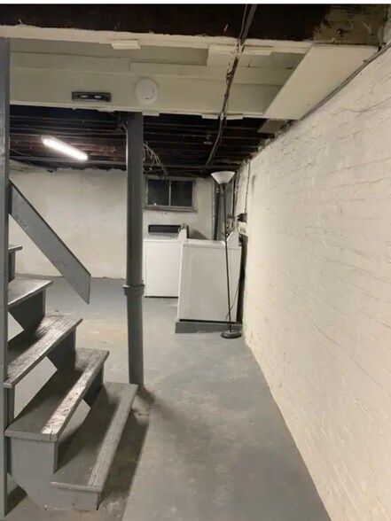 Building Photo - 4637 Plummer St