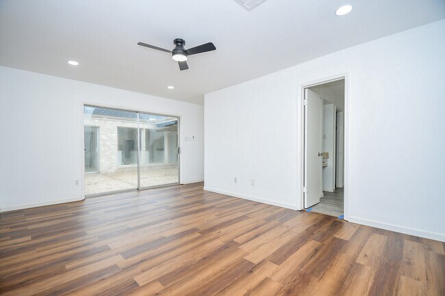 Building Photo - 7822 Albin Ln