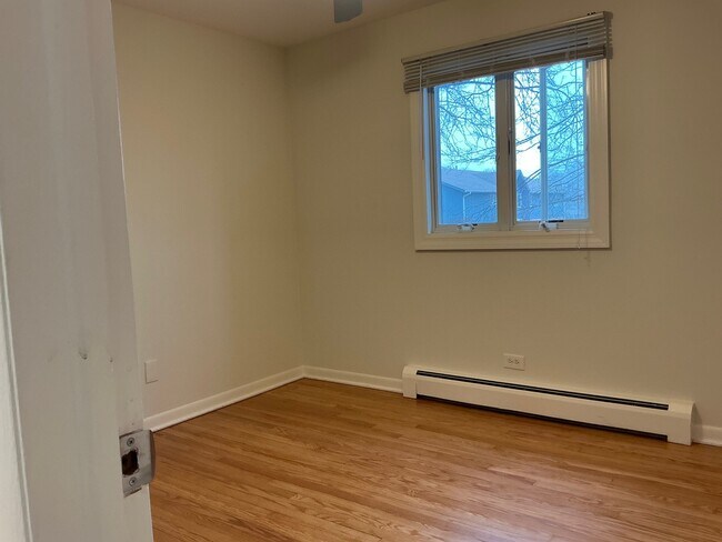 Building Photo - 84 W Belvidere Rd