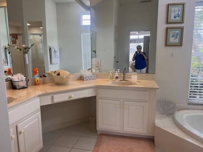 Building Photo - 2BR+Office with sleeper/2BA Single Family ...