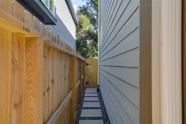 Building Photo - 955 Ringold St