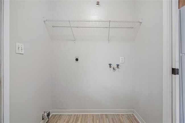 Building Photo - 1438 Lake Bonny Dr W