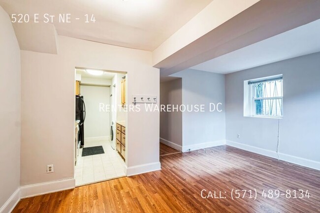 Building Photo - Light & Bright 1Bd Condo with Spacious Pri...