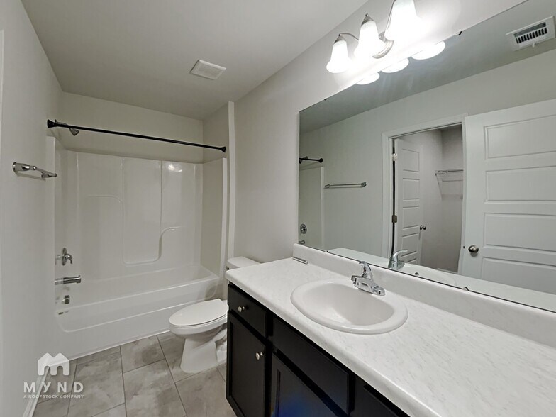 Building Photo - 15 Cardinal Ct