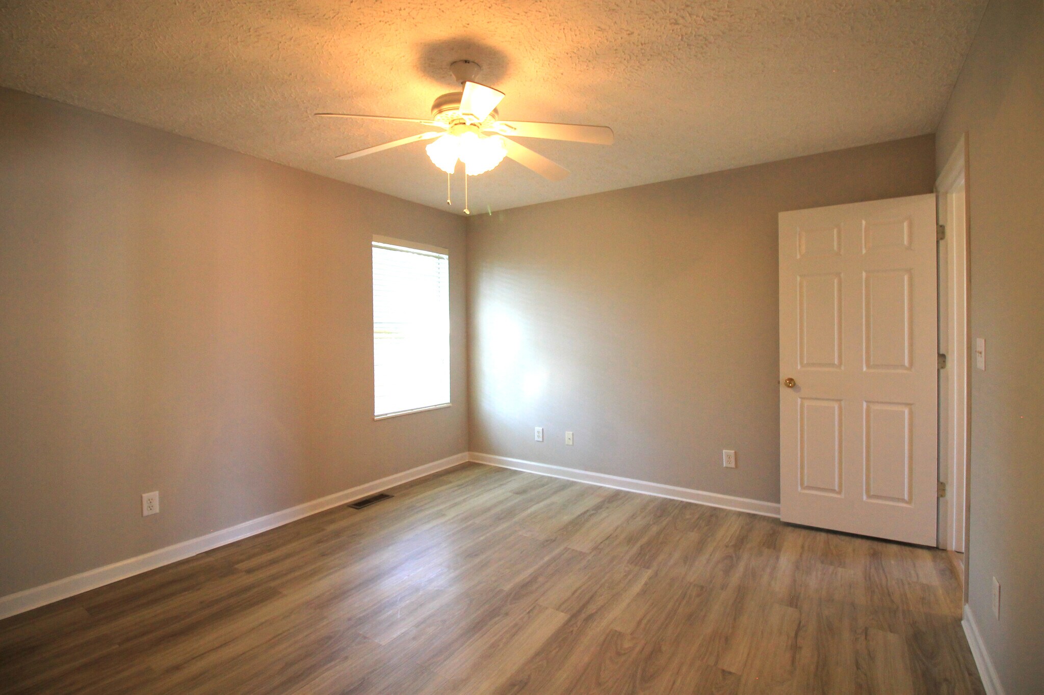 Building Photo - 5510 Fair Oaks Ln