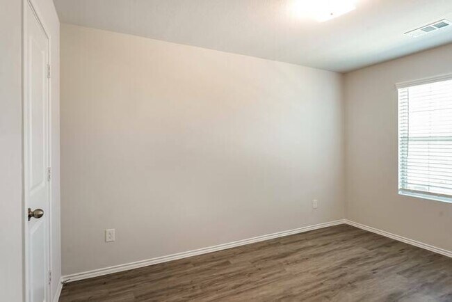 Building Photo - 3909 Job Dr