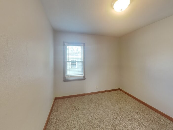 Building Photo - 2080 McKnight Rd N