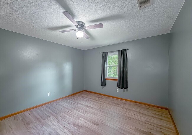 Building Photo - 776 Lupine Ln