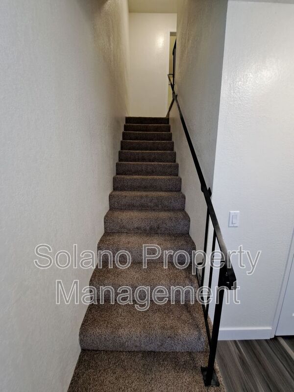 Building Photo - 145 Del Rey Ct