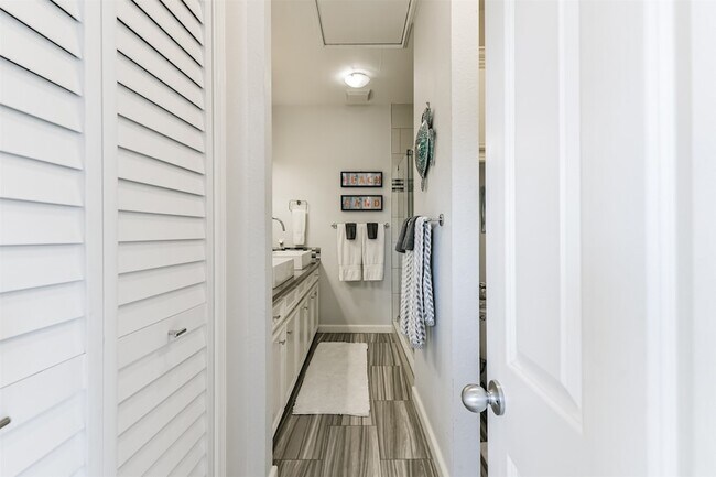 Building Photo - 525 22nd St