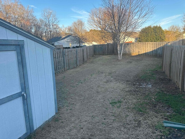 Building Photo - 1633 Summerwoods Cir