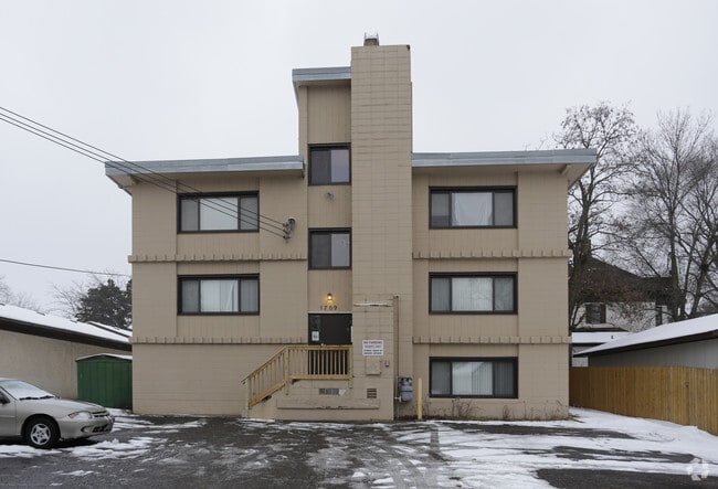 Building Photo - 1709 S Ferry St