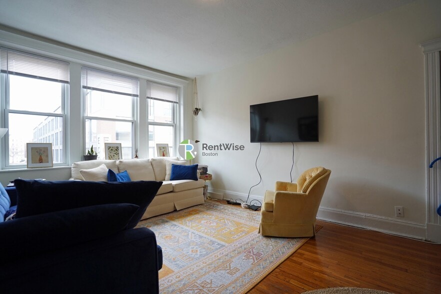 Building Photo - 78 Brainerd Rd