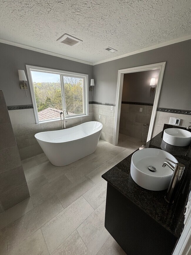 Building Photo - 4627 Mountain View Dr