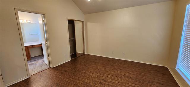 Building Photo - 2204 Turf Club Dr