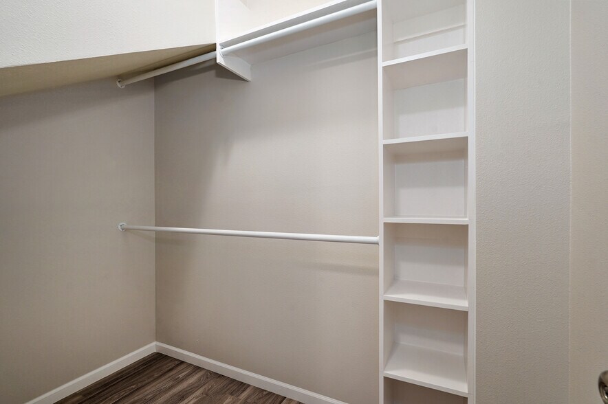 Building Photo - 319 S Florence Ave