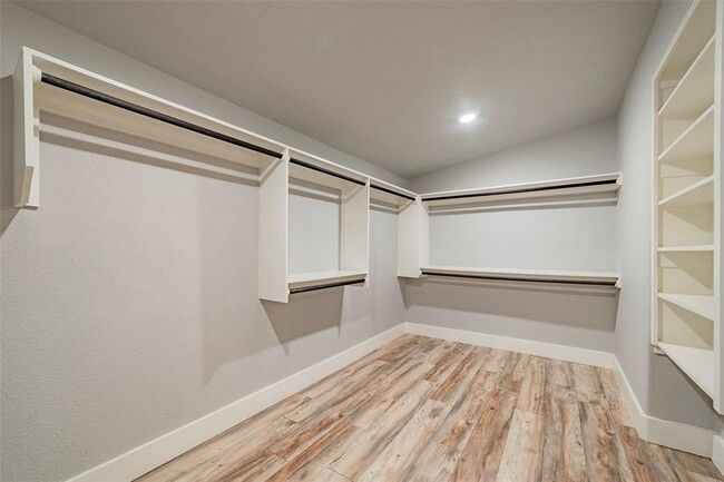 Building Photo - 620 Galston